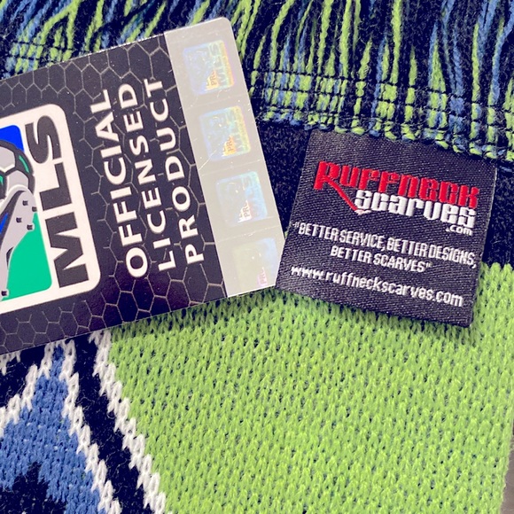 ❌SOLD❌ LOT of 3x NWT Seattle Sounders Items! 1x Hat + 2x Collectors Scarfs - Picture 9 of 11